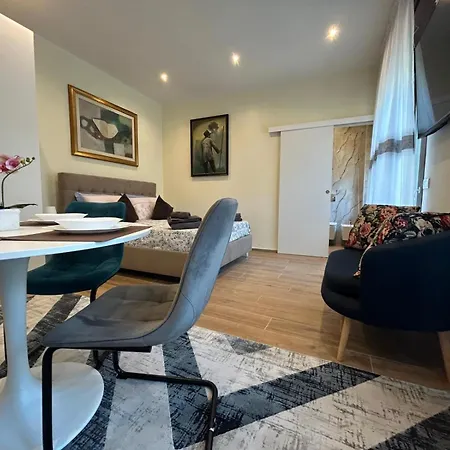 アパート Valverde And *