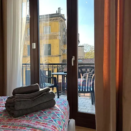 アパート Valverde And *