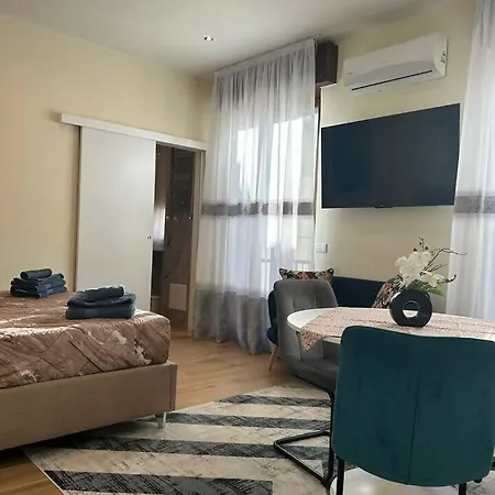 Valverde Apartments&room